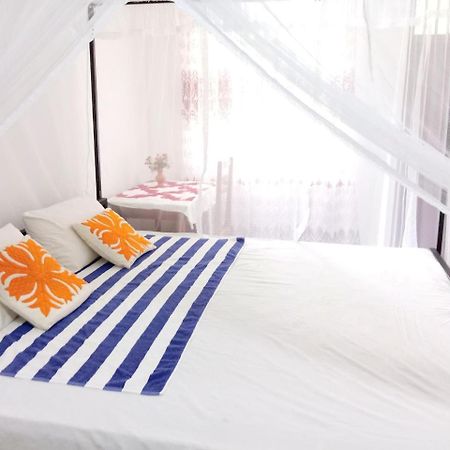 Calm House Dickwella Apartment Bagian luar foto