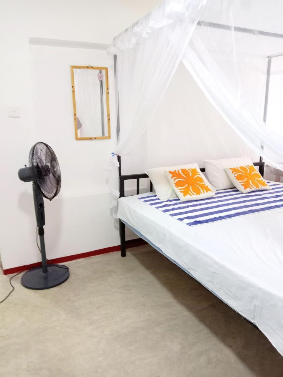 Calm House Dickwella Apartment Bagian luar foto