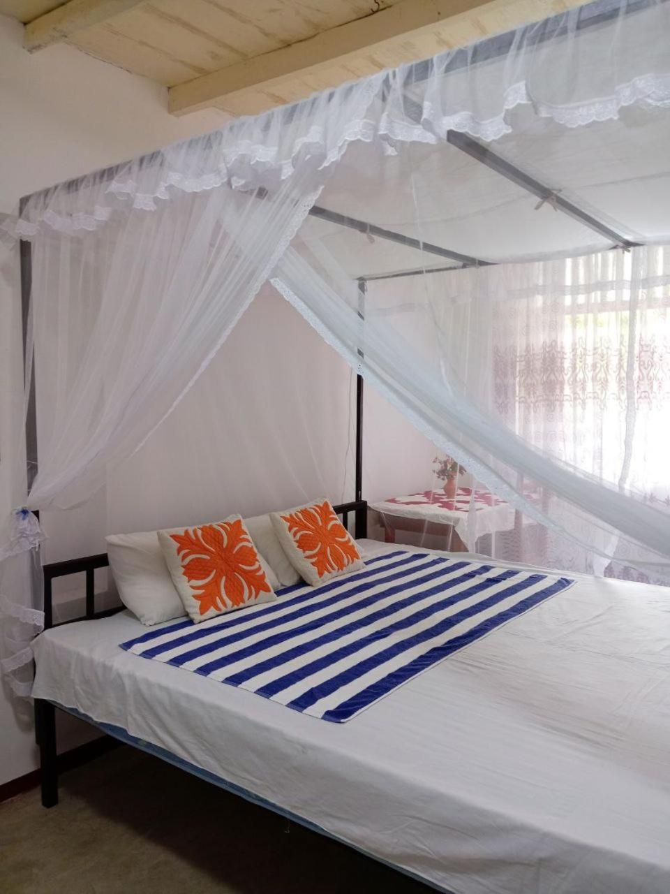 Calm House Dickwella Apartment Bagian luar foto