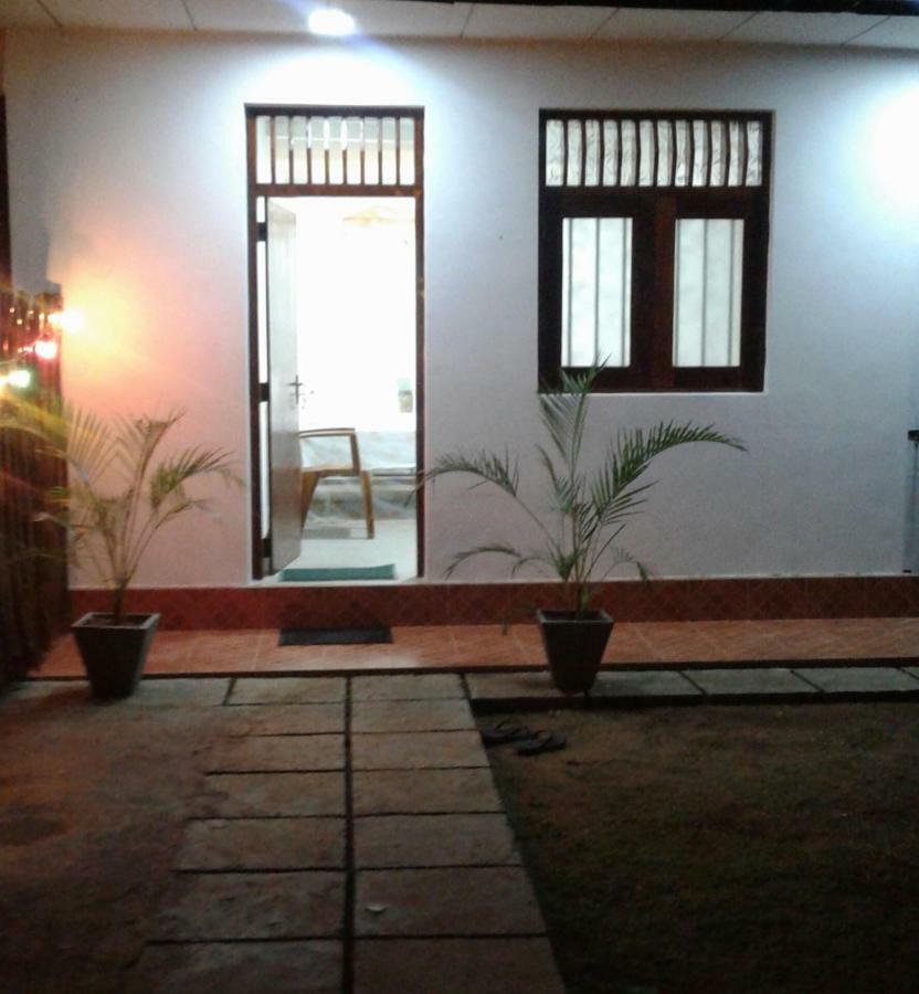Calm House Dickwella Apartment Bagian luar foto