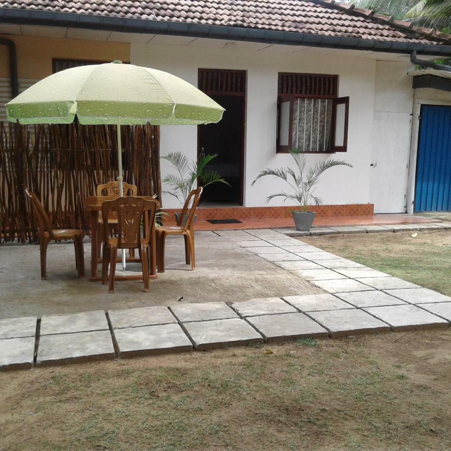 Calm House Dickwella Apartment Bagian luar foto